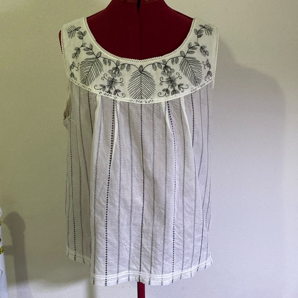 GIANNI RINI Size 12 White Embroidered Sleeveless Top 100% cotton, side zipper - Picture 1 of 11